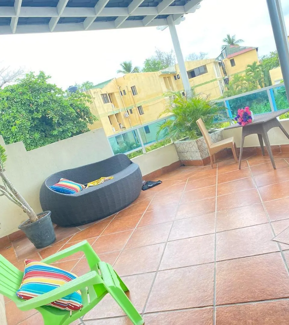 D' Franchesis Hostal Juan Dolio Pensión